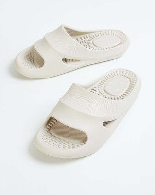 Feel alive Men Slides(White , 8)