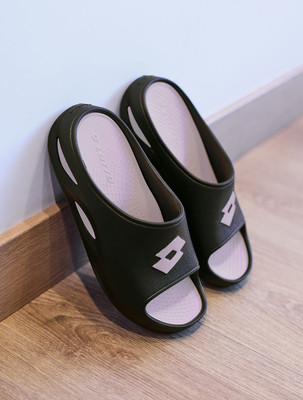 LOTTO Women Esotica Slides(Black, White , 5)