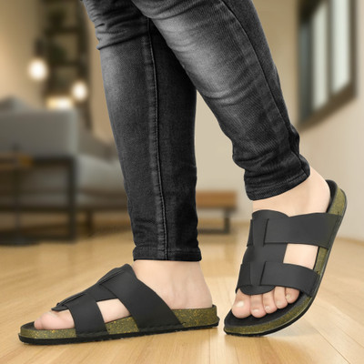 STARZZ Men Flip Flops(Black , 6)