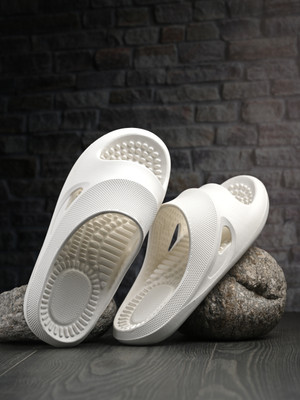 Roadster Men Slides(White , 6)