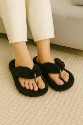 WOLVESDEN Women Flip Flops(Black , 8)