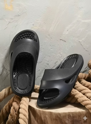 VELVON Men Flip Flops(Black , 8)
