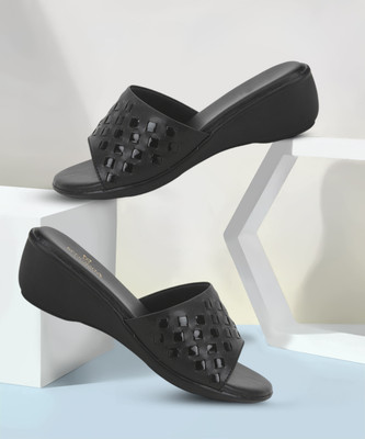 LIBERTY Women Slippers(Black , 7)