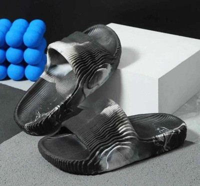 FAST TRAIN Men Slides(Black, White , 7)