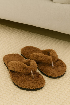 WOLVESDEN Women Flip Flops(Brown , 5)