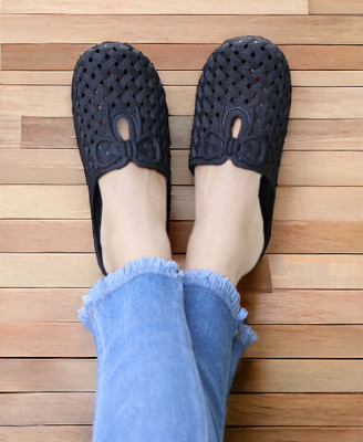 aadi Women Slides(Black , 5)