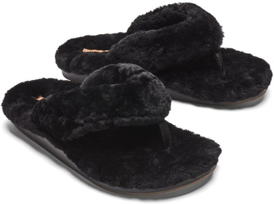 WOLVESDEN Women Flip Flops(Black , 4)