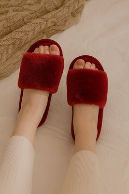 WOLVESDEN Women Flip Flops(Maroon , 5)
