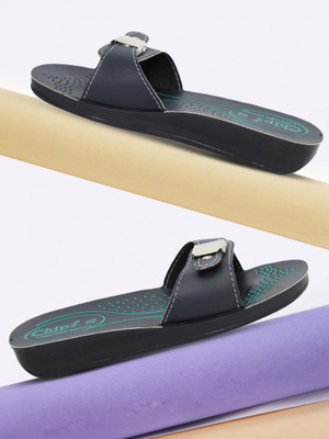 CHIPS Women Slides(Black , 4)