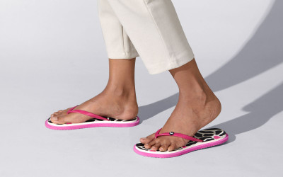 Neemans Women Flip Flops(Black , 3)