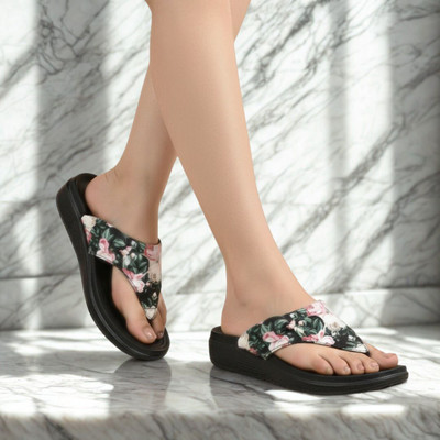 SUPERMET Women Flip Flops(Black , 5)