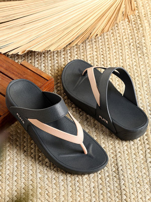 FLITE Women Flip Flops(Black , 6)