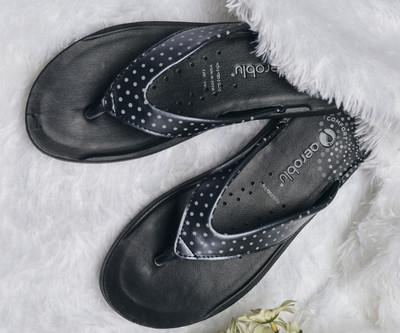 Aeroblu Women Slippers(Black , 5)