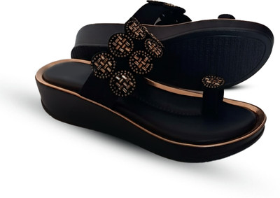 GIexport Women Flip Flops(Black, Gold , 5)