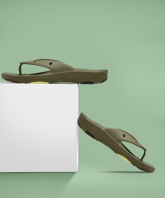 CROCS Men Classic Flip Flops(Olive , 8)