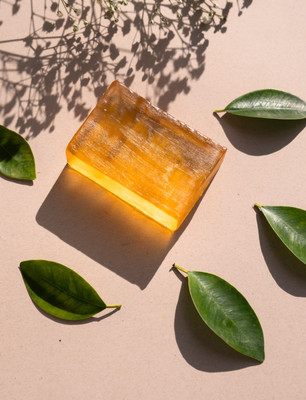Leabotanical Natural Handmade Turmeric Soap Bar with Jojoba & Carrot Seed Skin(100 g)