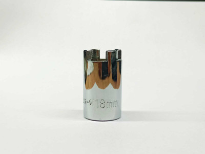 4MECH 18mm Hardened Chrome Vanadium Steel Professional Quality Clutch Nut Socket Socket Set(Pack of 1)