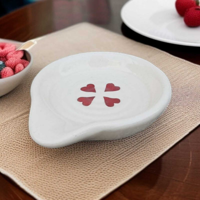 RAFOLEEN Rafoleen Ceramic Red Color Heart Print Spoon Rest | Pack of 1 Disposable Ceramic Serving Spoon(Pack of 1)