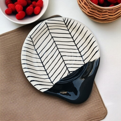 RAFOLEEN Rafoleen Ceramic Black Color Zebra & Solid Print Spoon Rest Pack of 1 Disposable Ceramic Serving Spoon(Pack of 1)