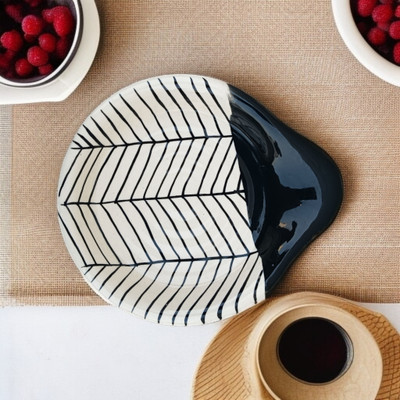 Malaikah Black With Zebra Printed Round Spoon Rest Pack Of 1 Ceramic Table Spoon(Pack of 1)