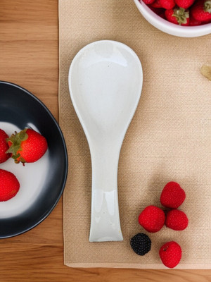 Malaikah White With Solid Printed Long Spoon Rest Pack Of 1 Ceramic Table Spoon(Pack of 1)