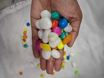 AFD Multicolour and White Colour Mix Marble Pebble Stone Regular Asymmetrical Marble Pebbles(Multicolor 1000 g)
