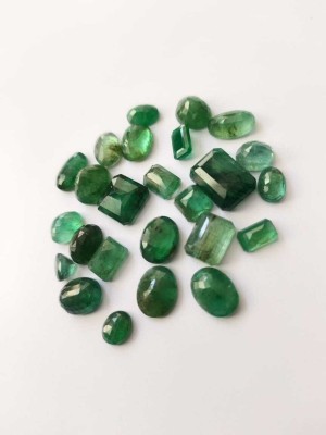 Arhan gems natural emrald stone ( 2099 Per Carat ) Regular Oval Crystal Stone(Green 1 Pieces)