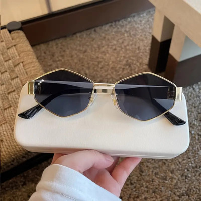 Zeemork Cat-eye, Retro Square Sunglasses(For Women, Black)