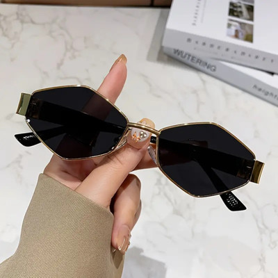 Zeemork Cat-eye, Retro Square Sunglasses(For Women, Black)