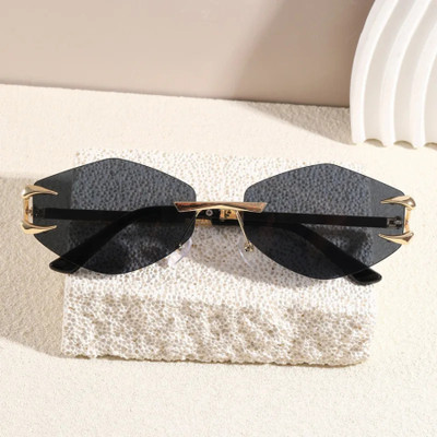 VALWICK Butterfly Sunglasses(For Men & Women, Black)