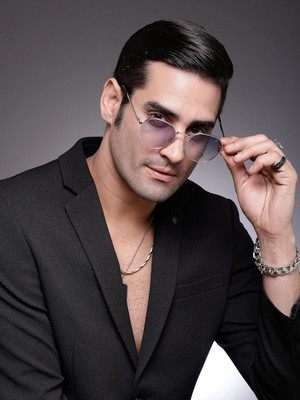 Hashtag eyewear Round Sunglasses(For Men, Brown)
