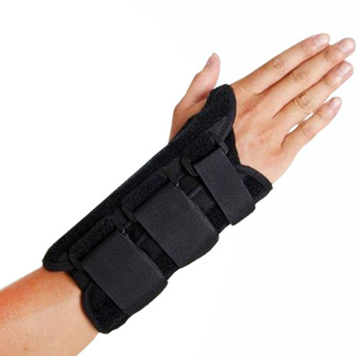 AGE CARE Adjustable Wrist Support Carpal Tunnel for Pain Fracture Gym Wrist Splint(right) Splints(Black)
