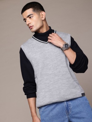 Roadster Solid V Neck Casual Men Grey Sweater