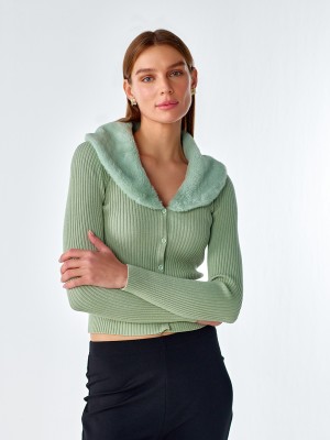 Cover Story Solid V Neck Casual Women Green Sweater