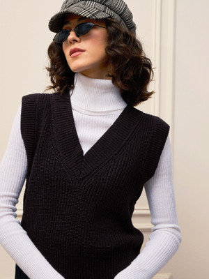 SASSAFRAS Solid V Neck Casual Women Black Sweater