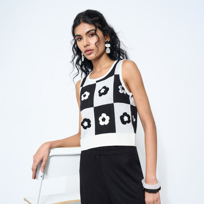 Akkriti by Pantaloons Printed Round Neck Casual Women Black Sweater