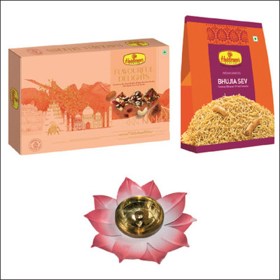 Haldiram's Nagpur Flavourful Delights Assorted 500g,Bhujia Sev 200g with Medium Diya Box(700 g)