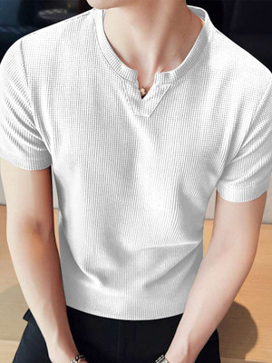 PRAIZY Solid Men V Neck White T-Shirt