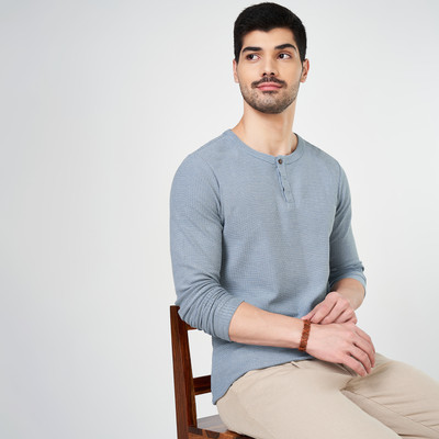7 Alt by Pantaloons Solid Men Round Neck Dark Blue T-Shirt