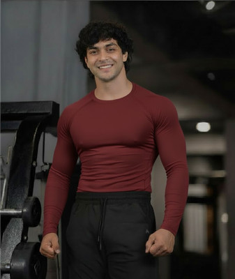 FURRR Solid Men Round Neck Maroon T-Shirt
