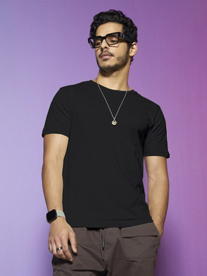 BEWAKOOF Solid Men Round Neck Black T-Shirt