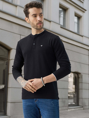 Status Quo Solid Men Henley Neck Black T-Shirt