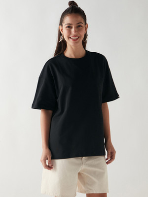 BEWAKOOF Solid Women Round Neck Black T-Shirt