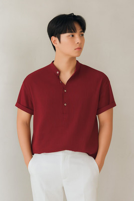 Leriya Fashion Solid Men Round Neck Maroon T-Shirt