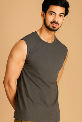 Jangoboy Solid Men Round Neck Grey T-Shirt