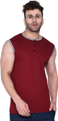 GEUM Solid Men Henley Neck Maroon T-Shirt