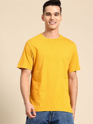 United Colors of Benetton Solid Men Round Neck Yellow T-Shirt