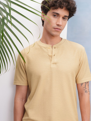 HIGHLANDER Self Design Men Round Neck Beige T-Shirt