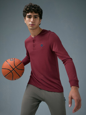 TECHNOSPORT Solid Men Henley Neck Red T-Shirt