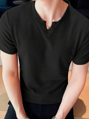 PRAIZY Solid Men V Neck Black T-Shirt